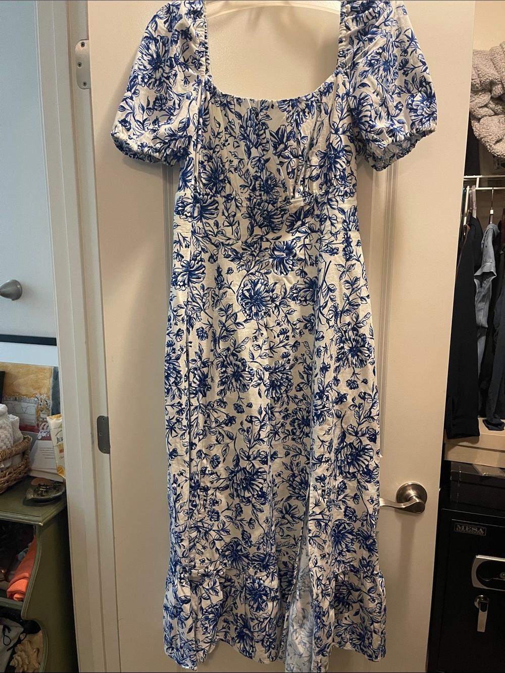 London Times White and Blue Floral Puff-Sleeve Midi Dress